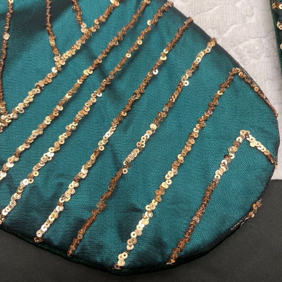 Set of Two NWT Green and Gold Christmas Stockings. - Picture 4 of 10